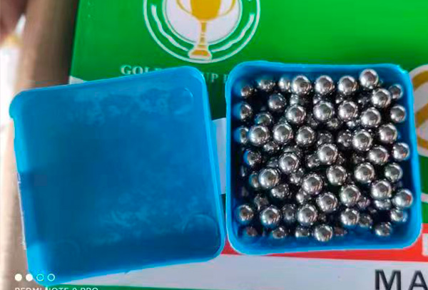 Plastic case packing steel balls